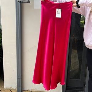 Fuscia pink never been worn, midi Zara skirt!